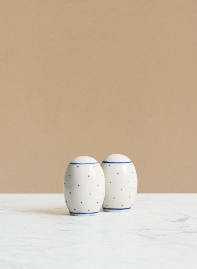 Salt & Peppar Shaker Dots