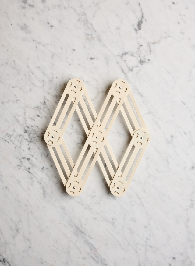 Trivet Creme