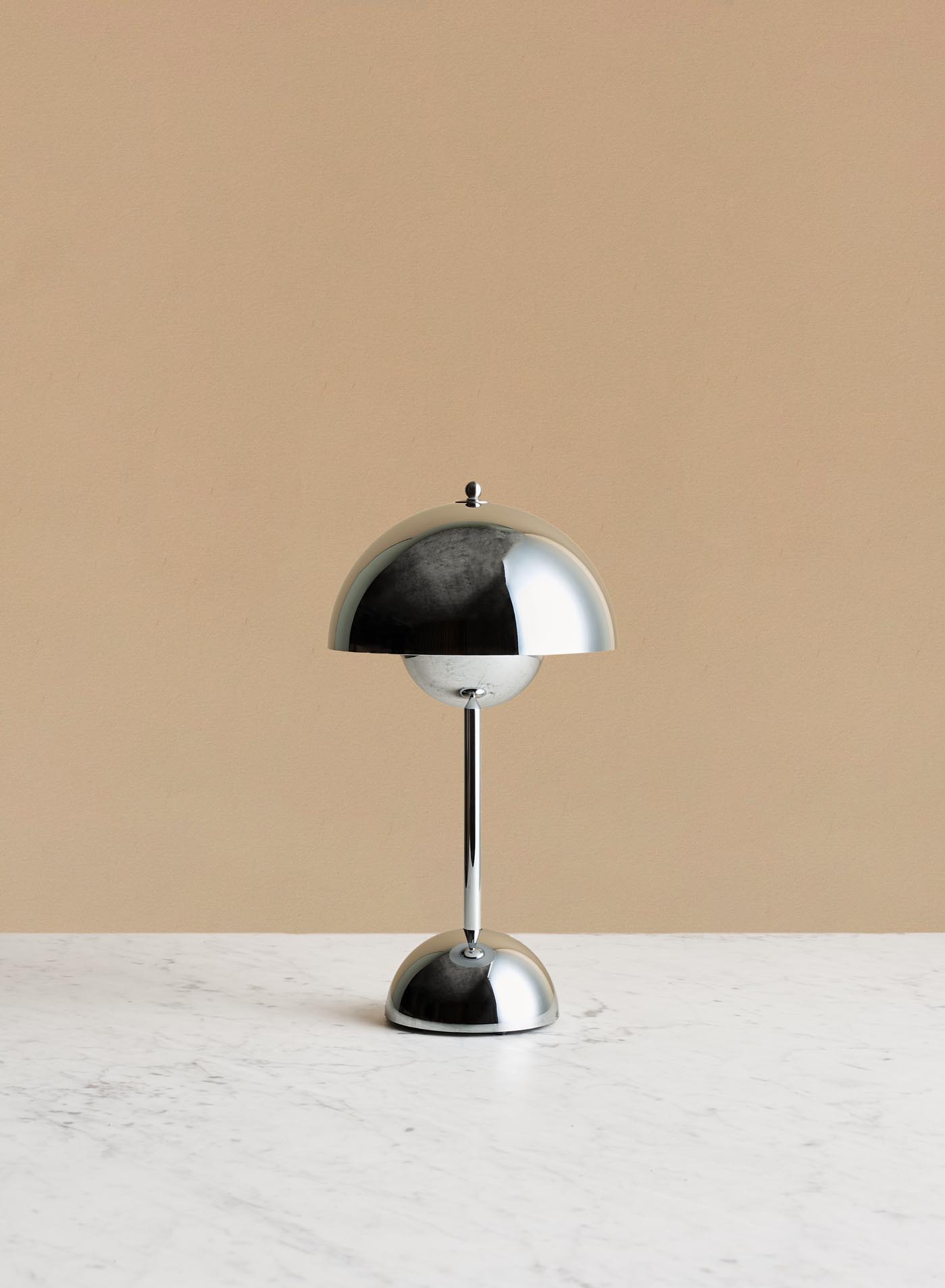 &Tradition Flowerpot VP9 portable table lamp, chrome plated
