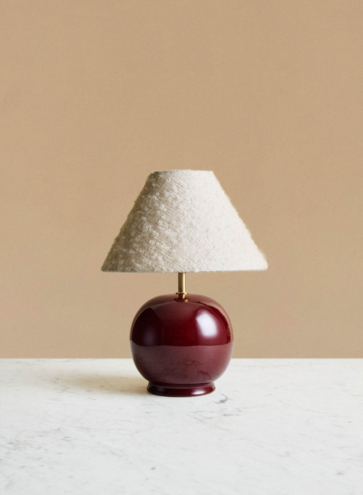 Table lamp Tondo Piccolo Burgundy | Cono Ivory Table lamp Tondo Piccolo Burgundy | Cono Ivory