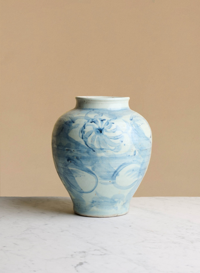 Chinese Porcelain Vessel in the group DETAILS / DECORATIONS / VASES at Tambur Store AB (ANUCPV001)