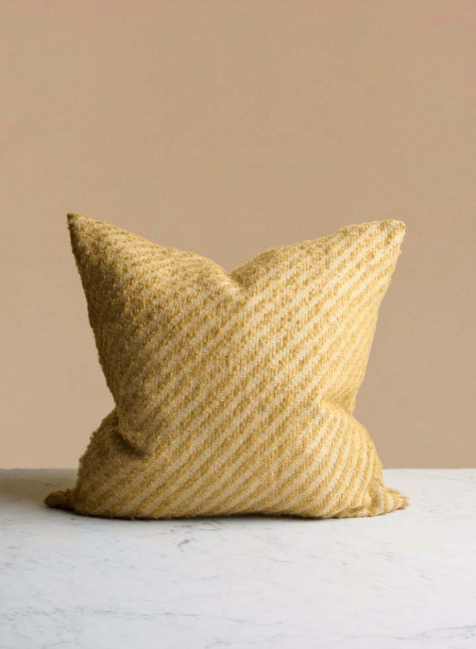 Cushion 50x50 Brera Ocher in the group DETAILS / TEXTILE / DECORATIVE PILLOWS at Tambur Store AB (ASTBR524050X50)