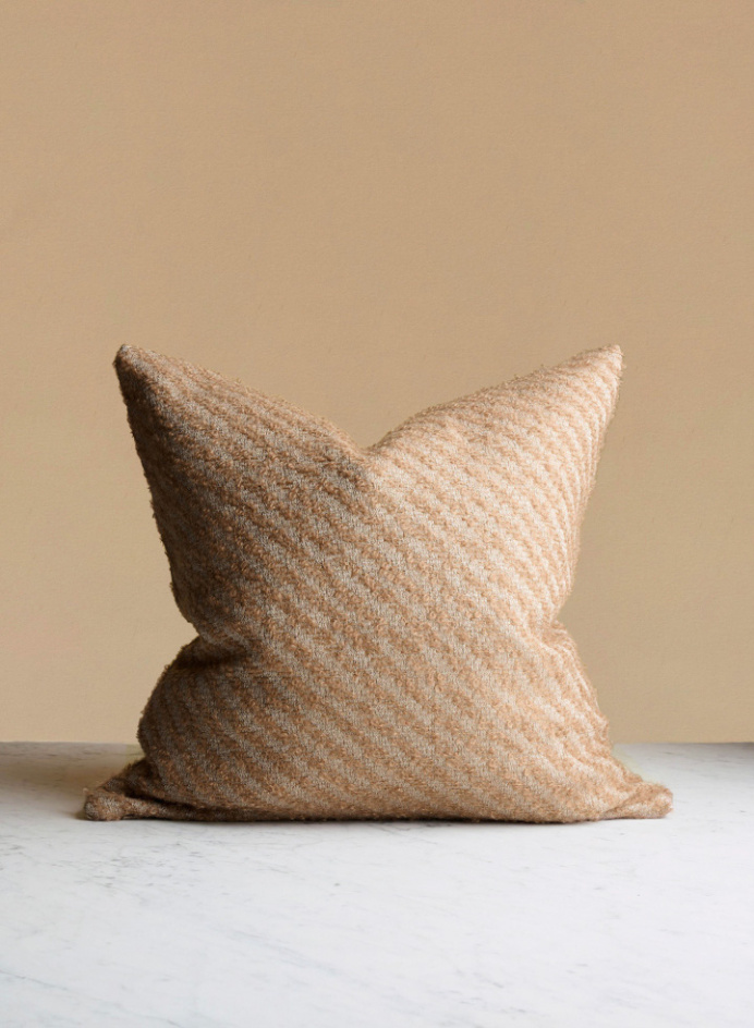 Cushion 50x50 Brera Brown in the group DETAILS / TEXTILE / DECORATIVE PILLOWS at Tambur Store AB (ASTBR813650X50)
