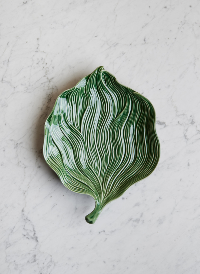 Serving Platter Leaves in the group KITCHEN / Porcelain / Platter at Tambur Store AB (BOD65003476)