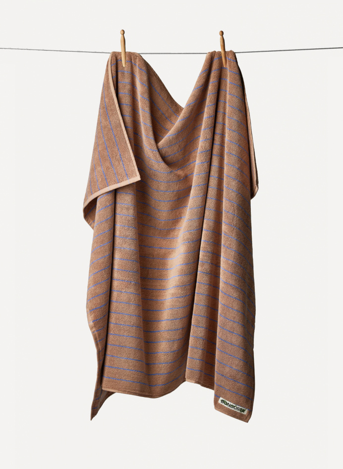 Bath Towel Camel & Blue Stripe in the group DETAILS / TEXTILE / BATHROOM TEXTILES at Tambur Store AB (BONBON12005)