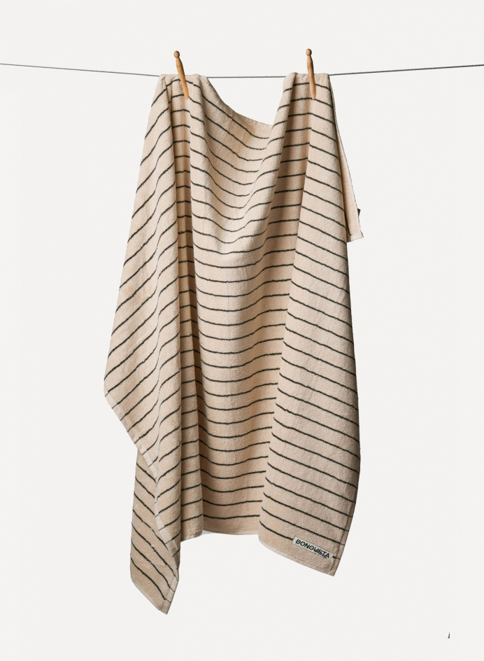 Bath Towel Creme & Ink Stripe in the group DETAILS / TEXTILE / BATHROOM TEXTILES at Tambur Store AB (BONBON12006)