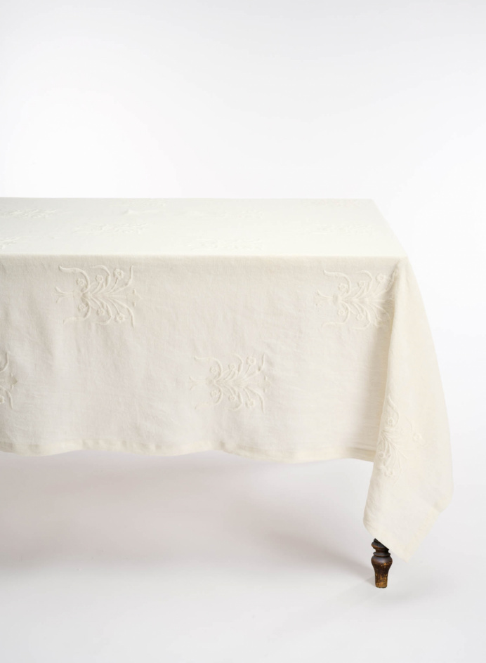 Floral Tablecloth White in the group Kitchen / Table setting / Kitchen Textiles at Tambur Store AB (CAPWFLT160x280)