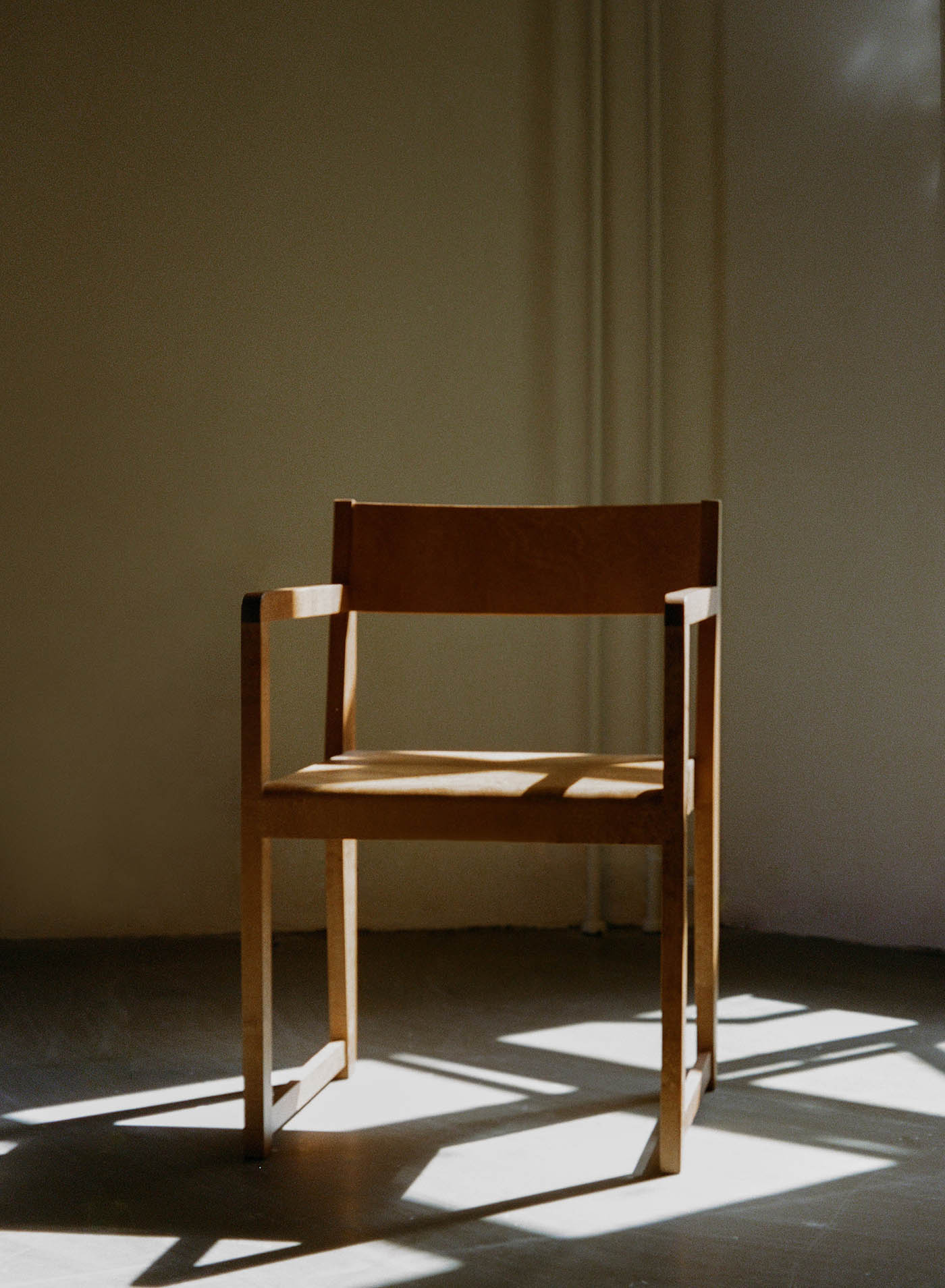 Armrest Chair 01 Warm Brown Birch