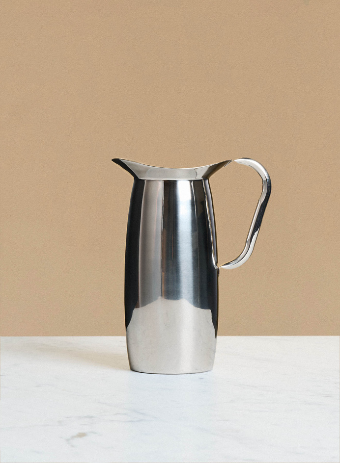 Indian Steel Pitcher Tall in the group KITCHEN / PORCELAIN / JUGS & CARAFES at Tambur Store AB (HAYAE745B515AG66)