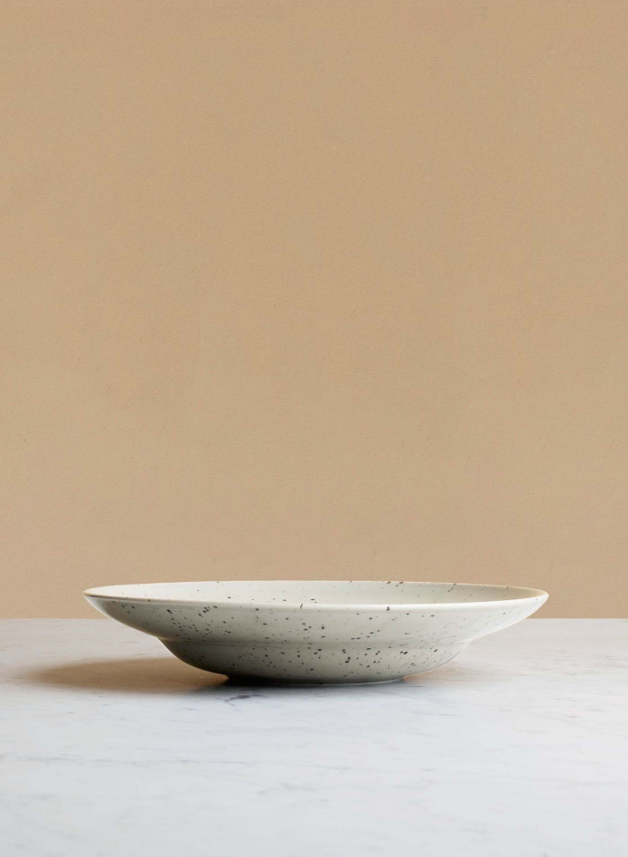 Pasta Plate Lifestyle Natural 29cm in the group Kitchen / Porcelain / Deep plates at Tambur Store AB (LILLSN1929)