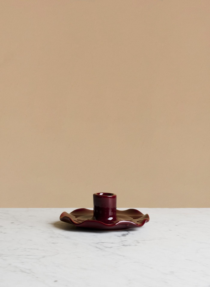 Wavy Candle Holder Burgundy in the group Details / Decorations / Candle Holder at Tambur Store AB (NFS14ON4BRD)