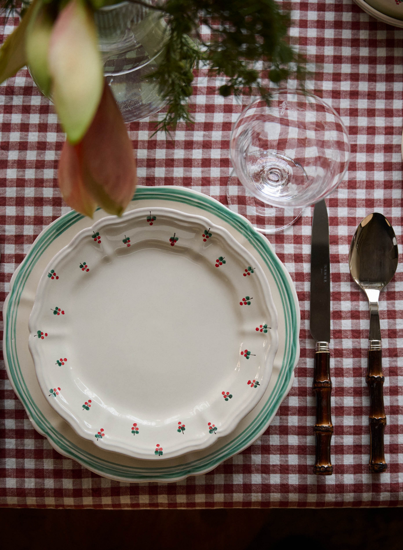 Plate 20 cm Baccellato Fiore Rosso Plate 20 cm Baccellato Fiore Rosso