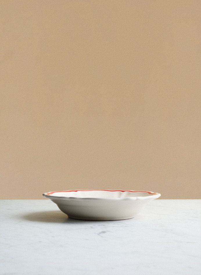 Pasta Plate Baccellato Rigio Rosso in the group Kitchen / Porcelain / Deep plates at Tambur Store AB (NFS20BF24FILR5)